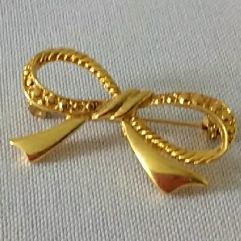 Vintage Gold Bow Brooch